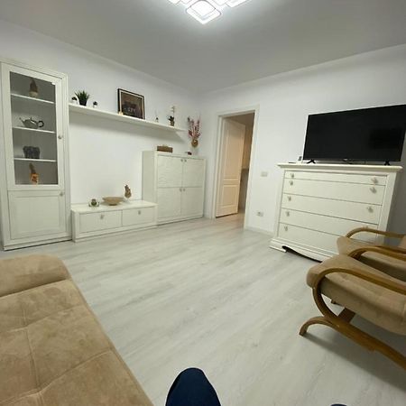 Ph16 Apartment เปียตราเนียมซ์ ภายนอก รูปภาพ